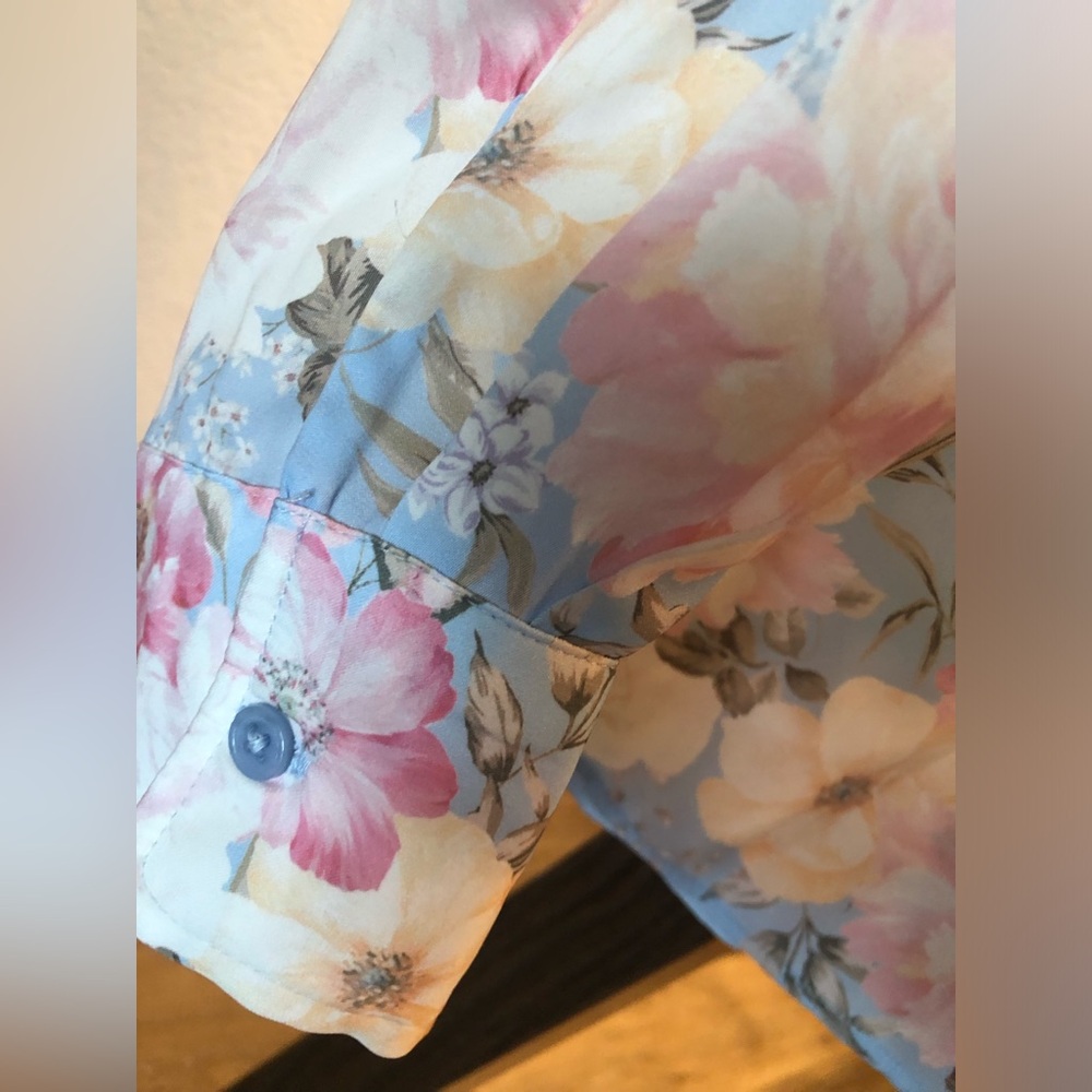 Sale! New RACHEL JOE Light Pastel Blue Floral Satin like Button-Up Blouse - Picture 6 of 6